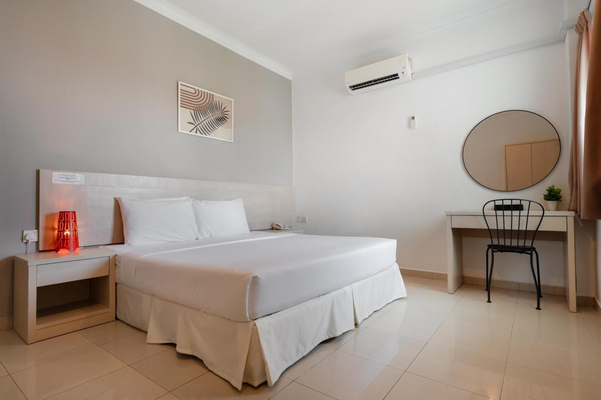 Golden View Serviced Apartemen *