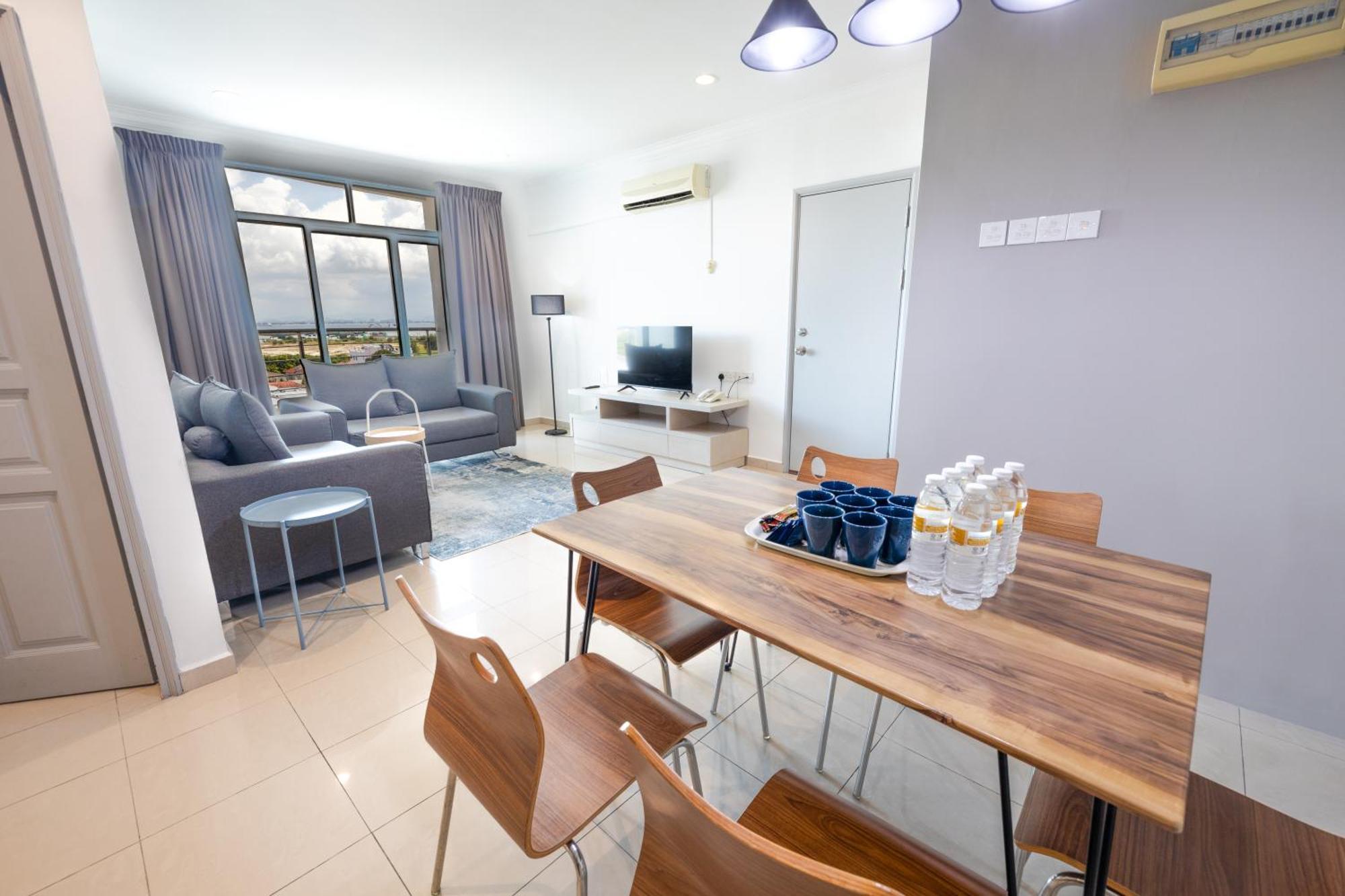 Golden View Serviced Apartemen