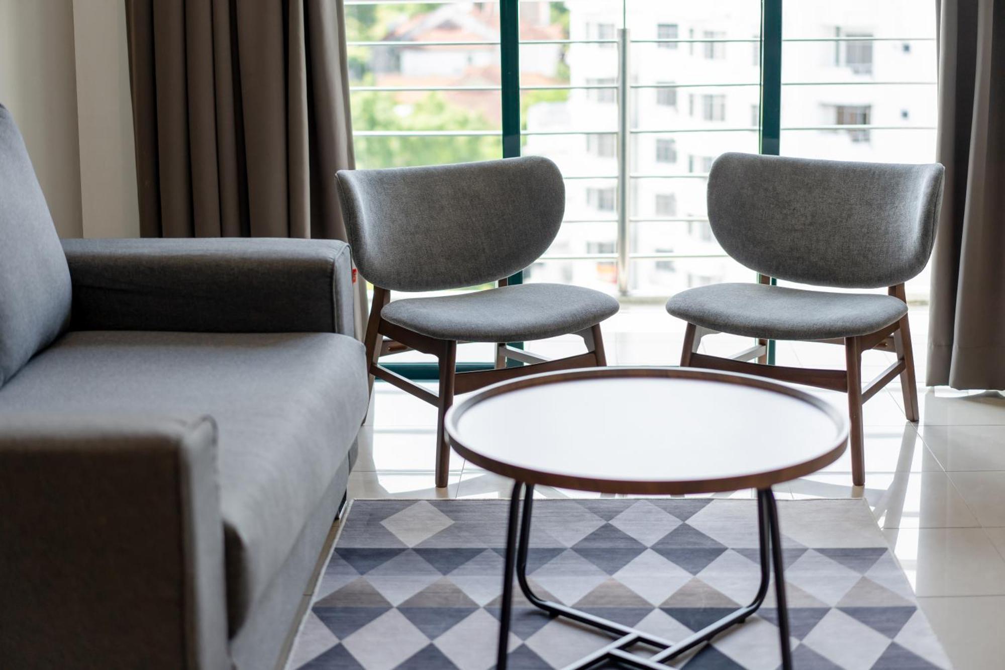 Golden View Serviced Apartemen *