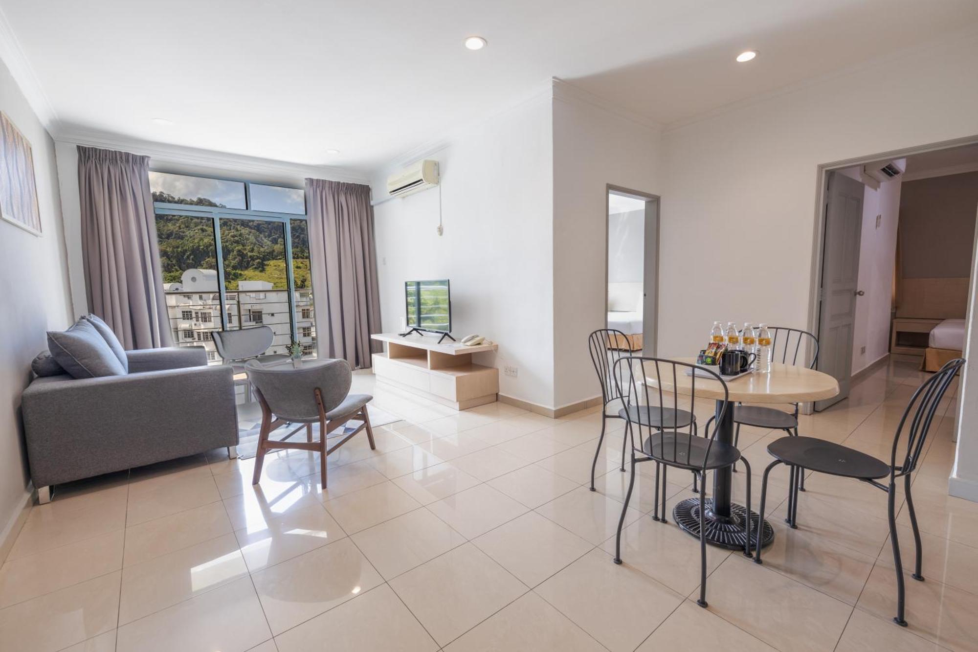 Golden View Serviced Apartemen *